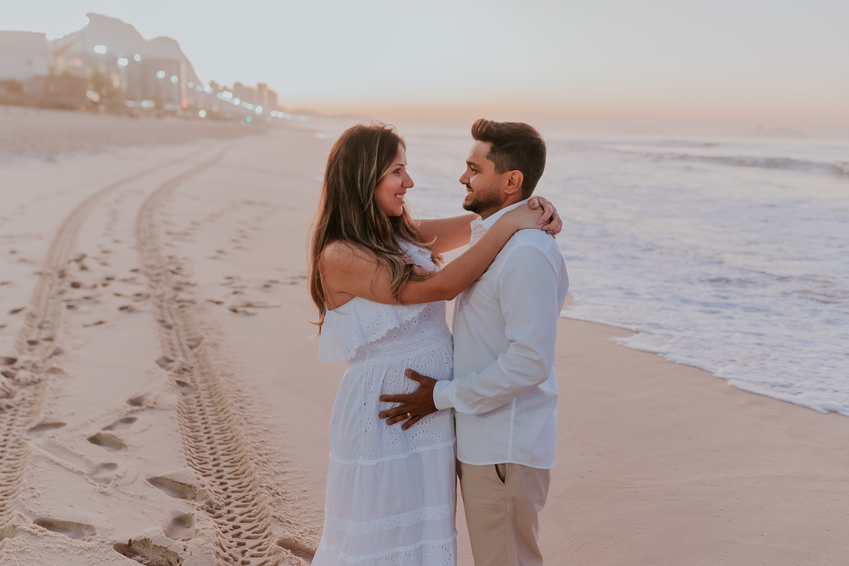 ensaio gestante amanhecer praia barra da Tijuca Rio de Janeiro fotografa familia rj 
