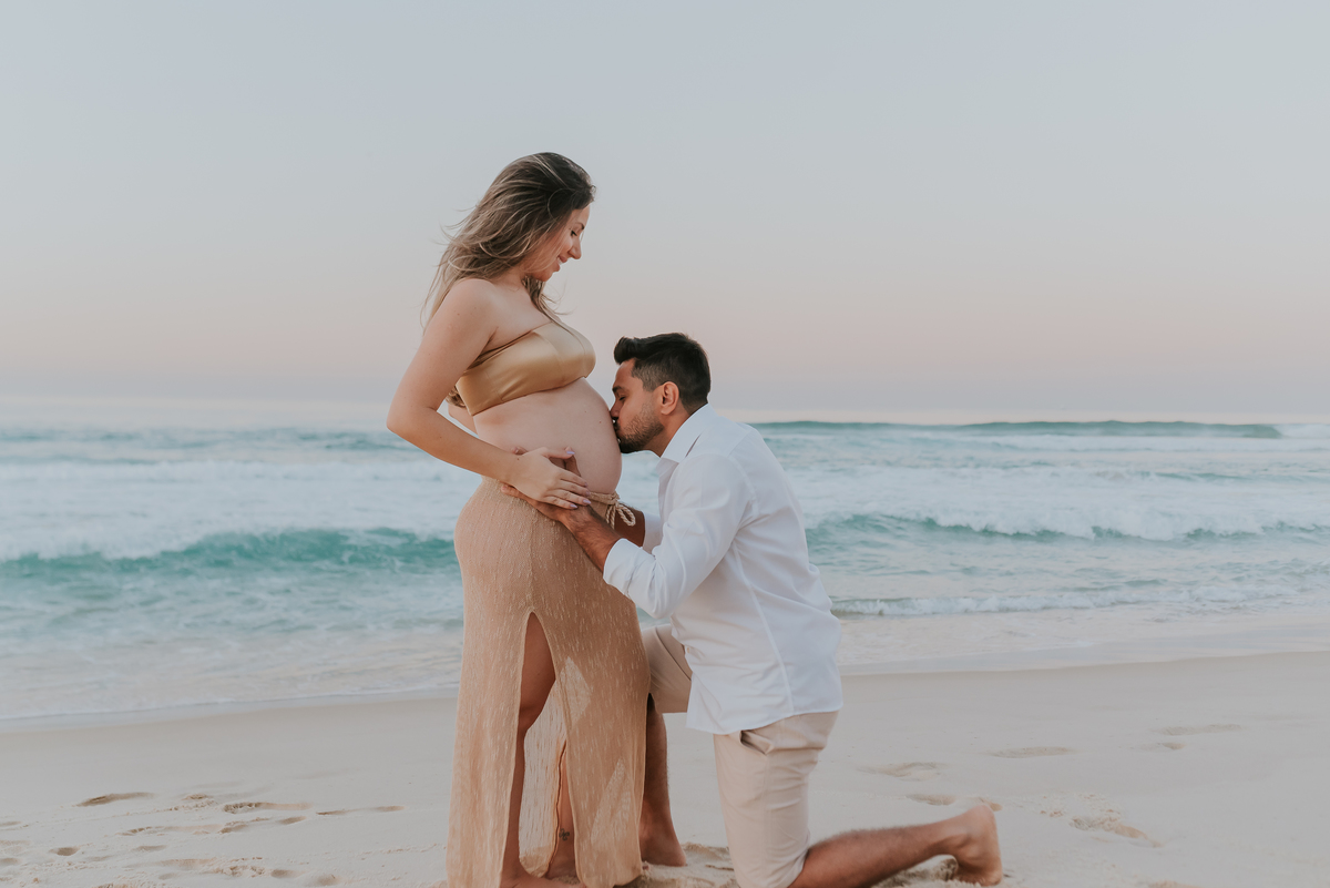 ensaio gestante amanhecer praia barra da Tijuca Rio de Janeiro fotografa familia rj 