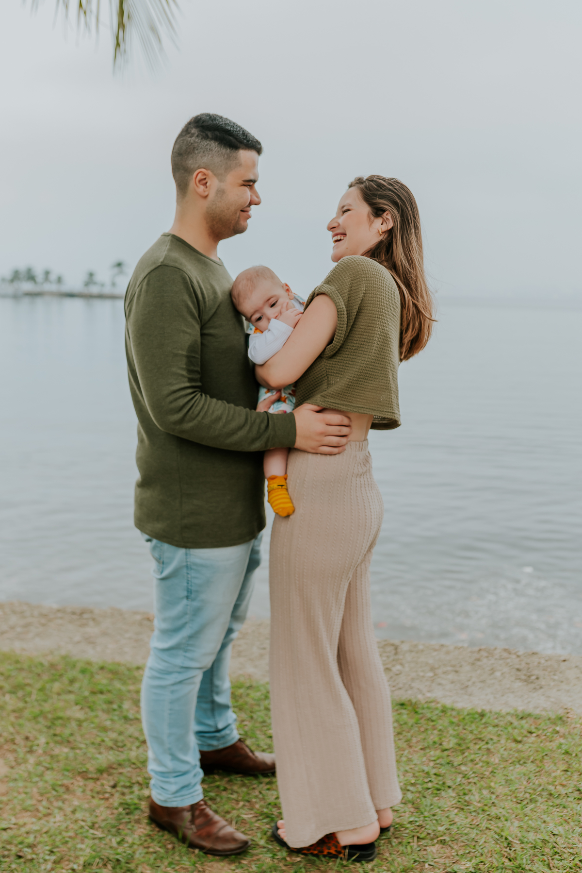 ensaio familia acompanhamento 3 meses Noah externo ilha do governador quebra coco jardim Guanabara fotografia rj 