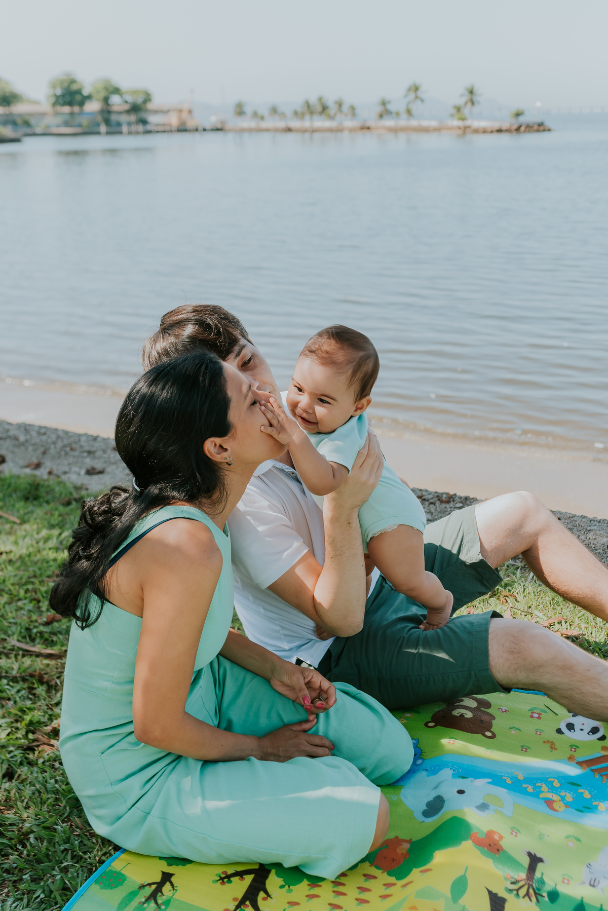 fotografia ensaio família externo quebra coco ilha do governador 8 meses do Theo acompanhamento rio de janeiro