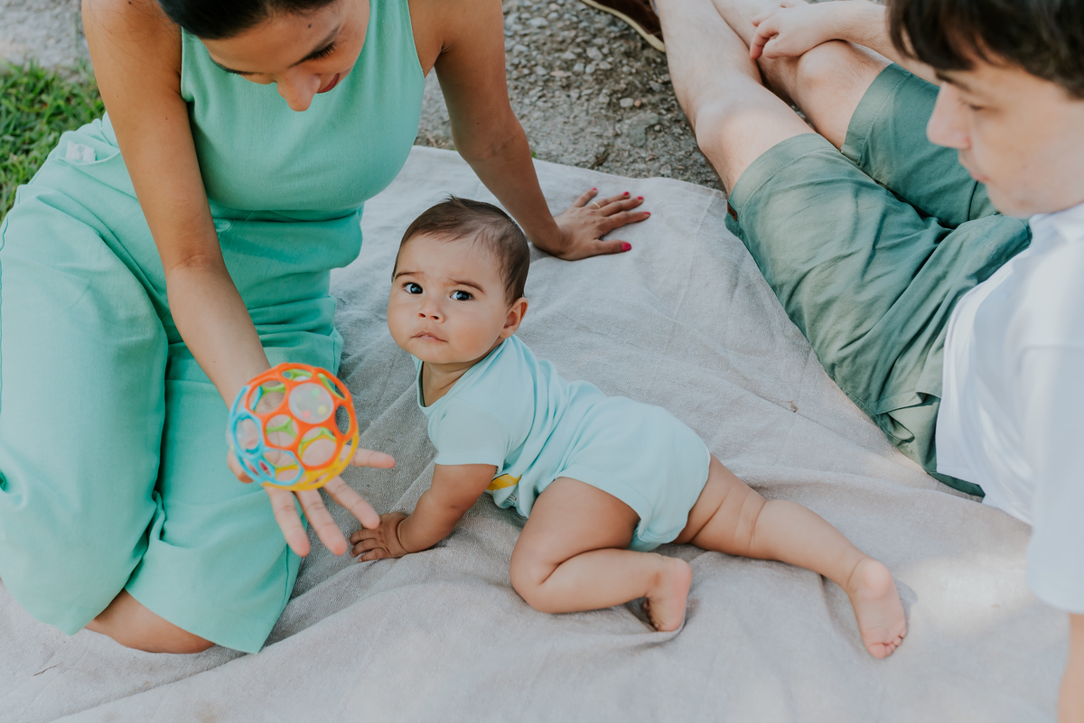 fotografia ensaio família externo quebra coco ilha do governador 8 meses do Theo acompanhamento rio de janeiro