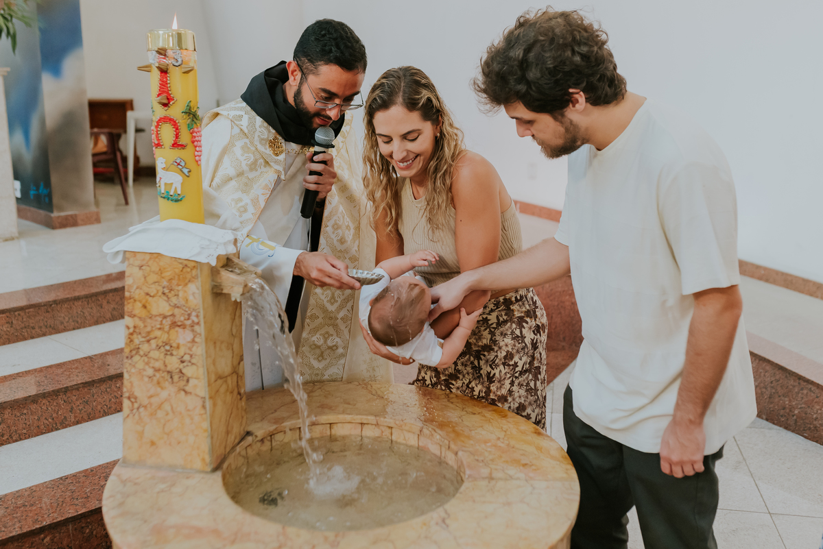 fotografia batizado fotografa familia batismo Gabriel paroquia São Francisco de paula barra da Tijuca rio de janeiro 