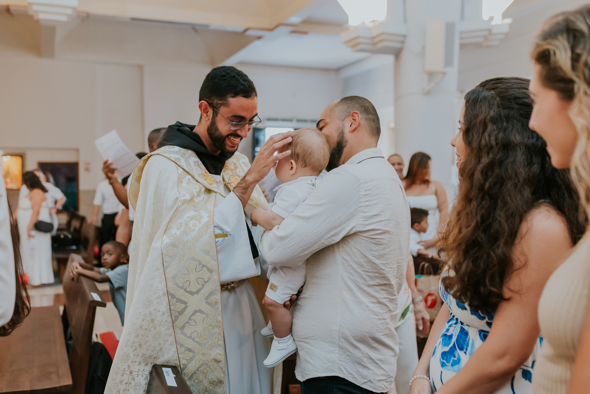 fotografia batizado fotografa familia batismo Gabriel paroquia São Francisco de paula barra da Tijuca rio de janeiro 