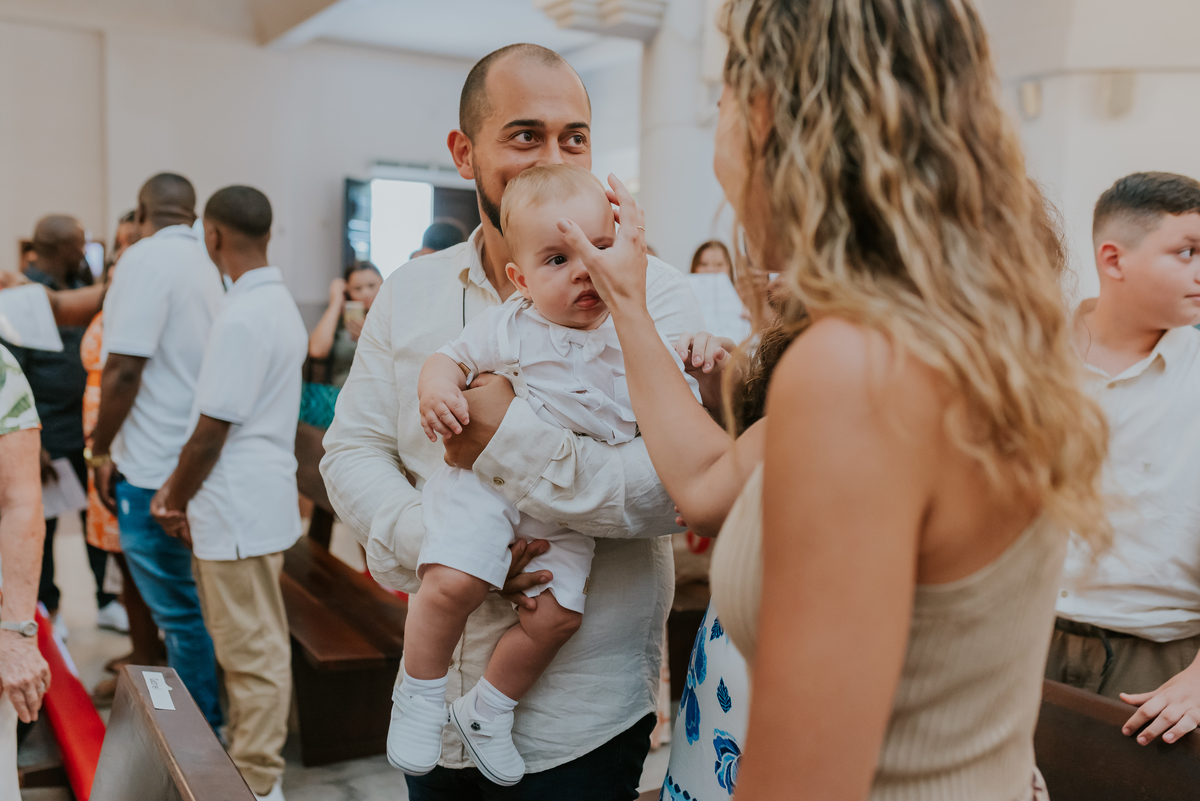 fotografia batizado fotografa familia batismo Gabriel paroquia São Francisco de paula barra da Tijuca rio de janeiro 