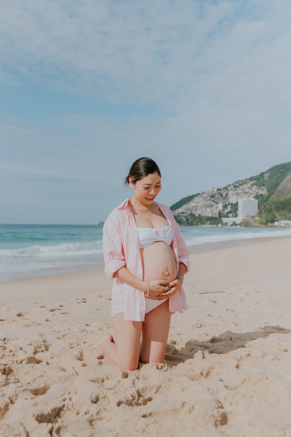 fotografia ensaio externo gestante familia na praia Leblon Rio de Janeiro fotografa bruna guerson