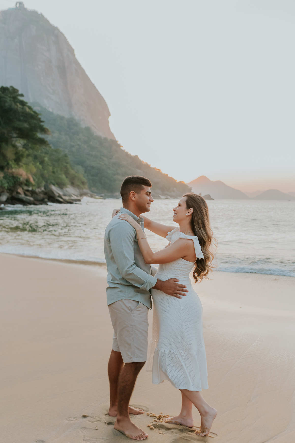 fotografia ensaio de gestante externo praia amanhecer Rio de Janeiro praia vermelha urca rj fotografa familia 