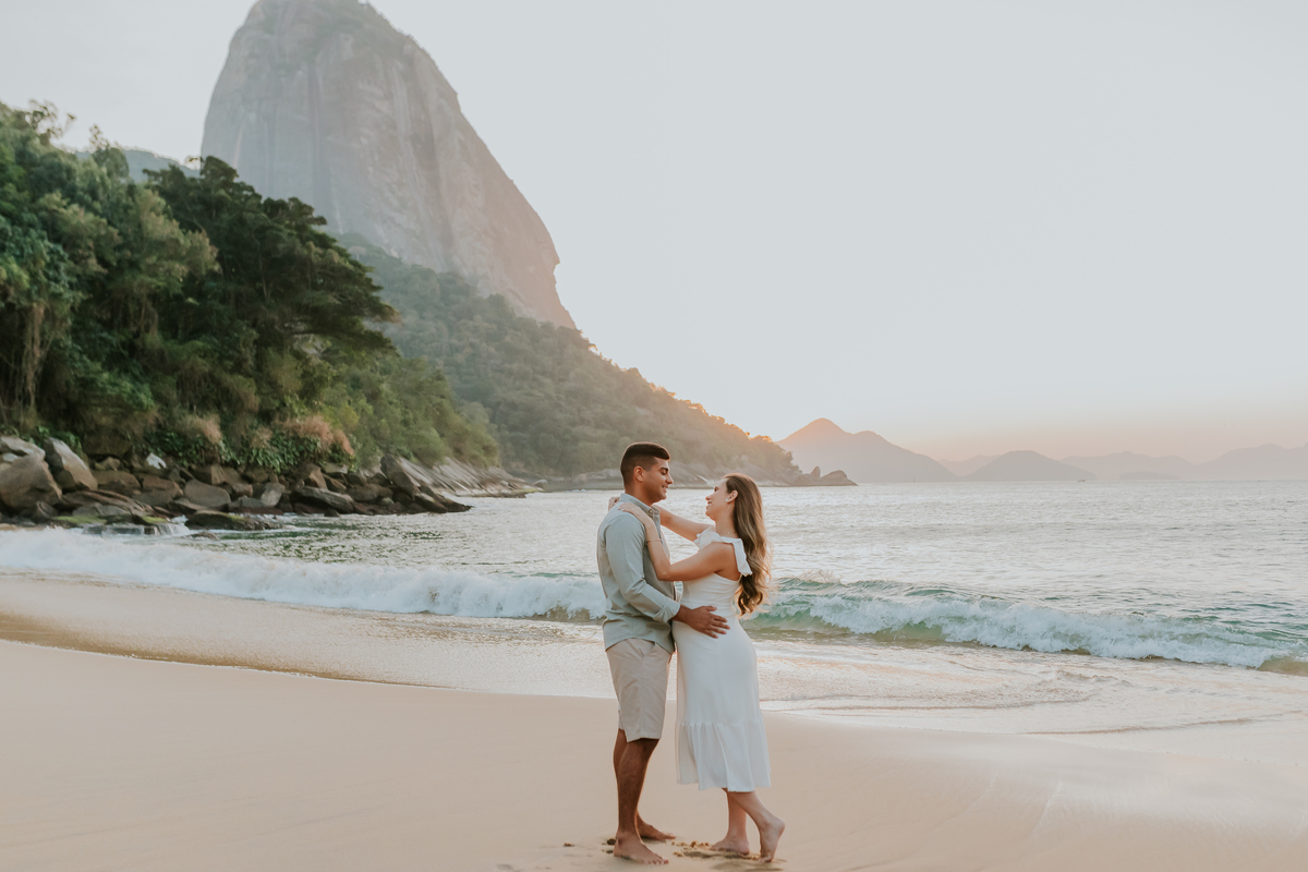fotografia ensaio de gestante externo praia amanhecer Rio de Janeiro praia vermelha urca rj fotografa familia 
