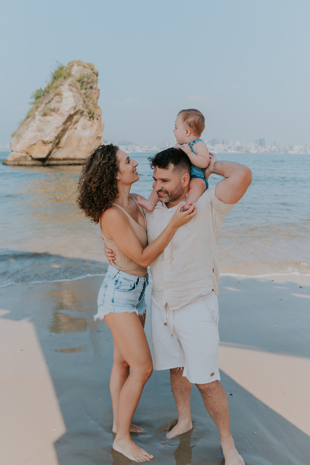 fotografia ensaio familia externo acompanhamento bebe 7 meses praia da boa viagem Niteroi rio de janeiro fotografa 