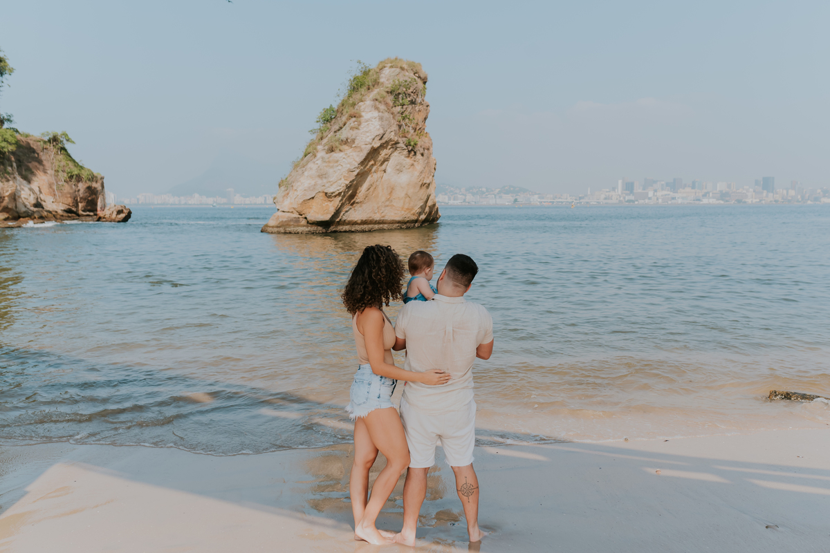 fotografia ensaio familia externo acompanhamento bebe 7 meses praia da boa viagem Niteroi rio de janeiro fotografa 