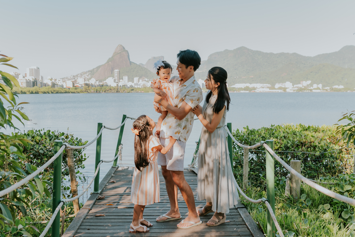 fotografia ensaio familia externo lagoa rodrigo de Freitas japonesa mia e anna fotografa Rio de Janeiro 