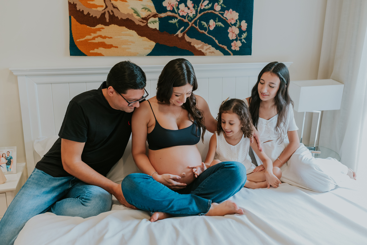 fotografa bruna Guerson fotografia família ensaio gestante em casa rio de janeiro Tijuca a espera da Cecilia 