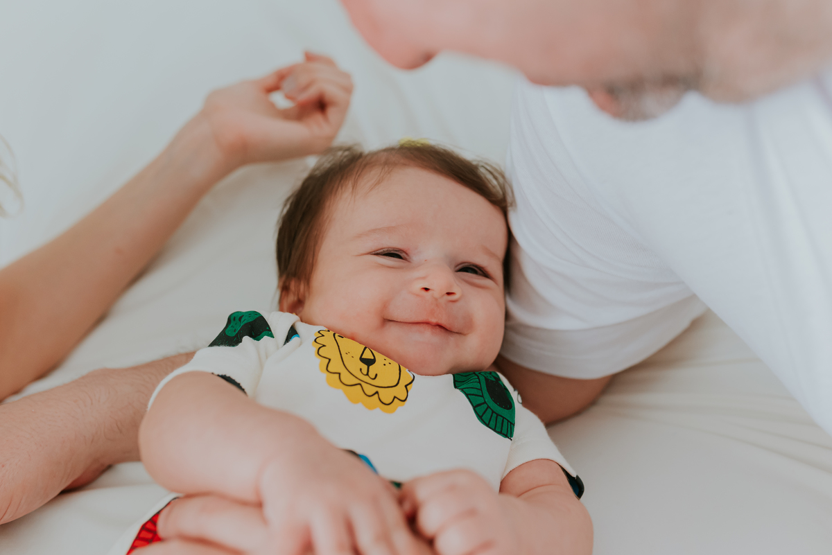 fotografia em casa ensaio de familia Betina acompanhamento 3 meses Leblon Rio de Janeiro fotografa bruna Guerson 