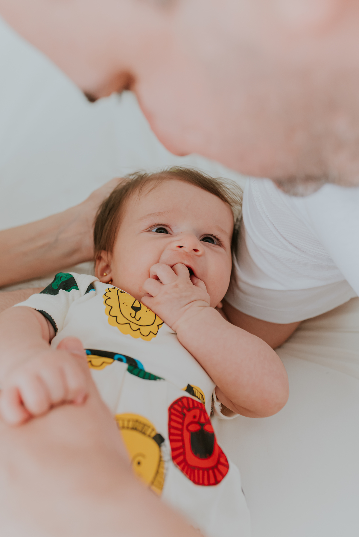 fotografia em casa ensaio de familia Betina acompanhamento 3 meses Leblon Rio de Janeiro fotografa bruna Guerson 