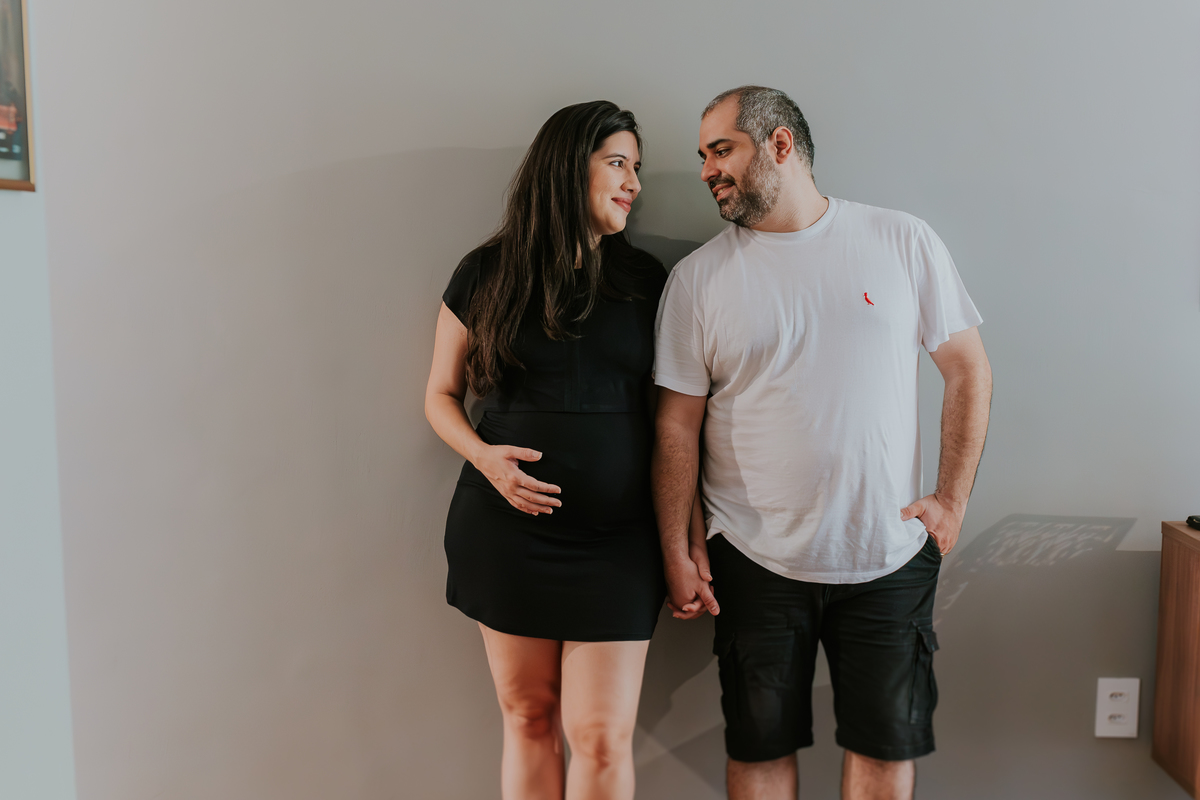 fotografia ensaio gestante em casa a espera do bernardo ilha do governador Rio de Janeiro fotografa familia 