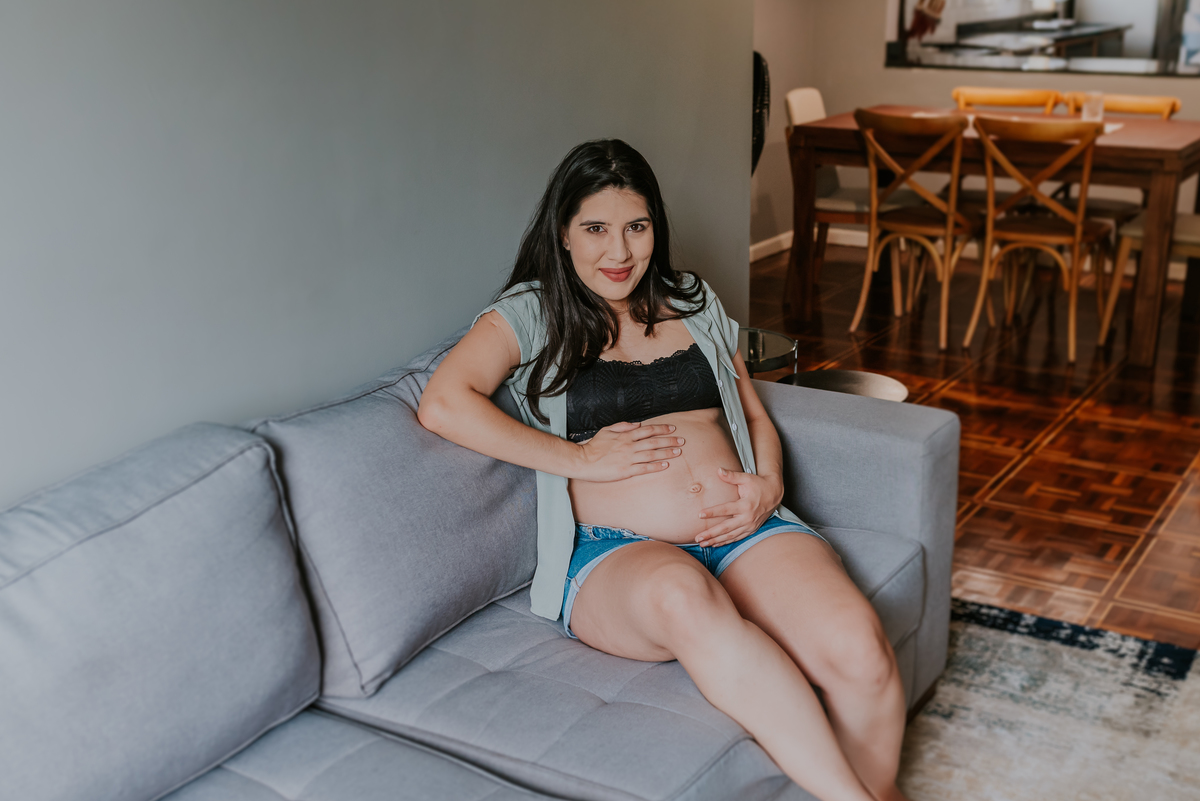 fotografia ensaio gestante em casa a espera do bernardo ilha do governador Rio de Janeiro fotografa familia 