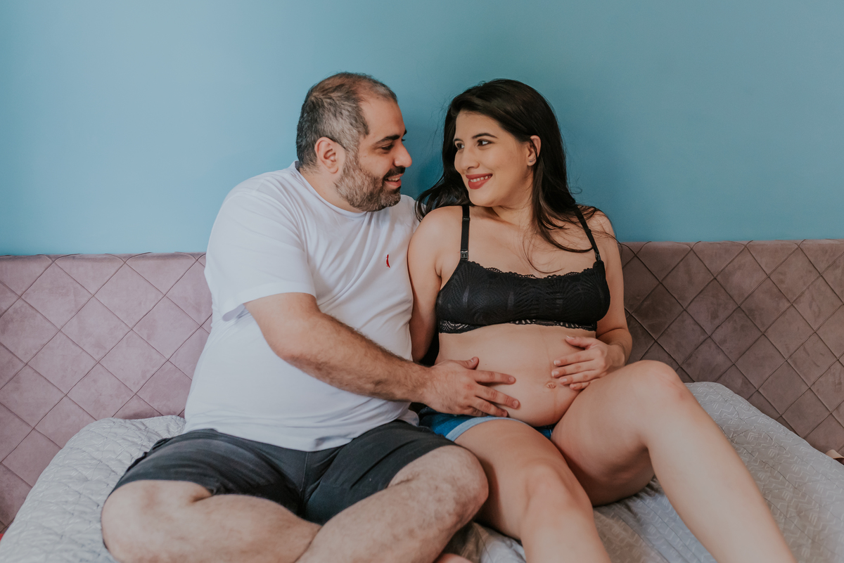 fotografia ensaio gestante em casa a espera do bernardo ilha do governador Rio de Janeiro fotografa familia 