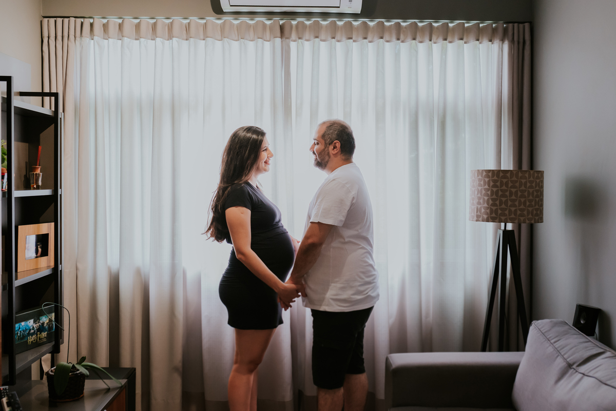 fotografia ensaio gestante em casa a espera do bernardo ilha do governador Rio de Janeiro fotografa familia 