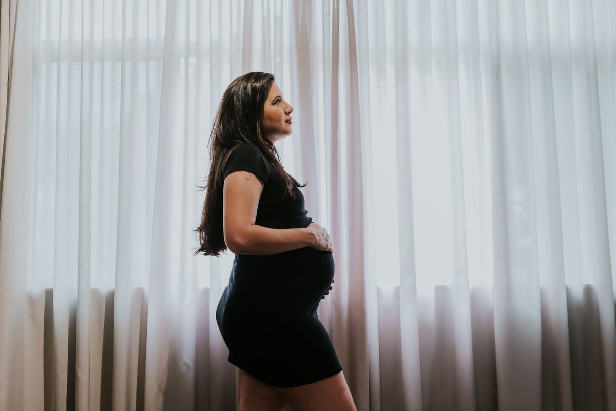 fotografia ensaio gestante em casa a espera do bernardo ilha do governador Rio de Janeiro fotografa familia 