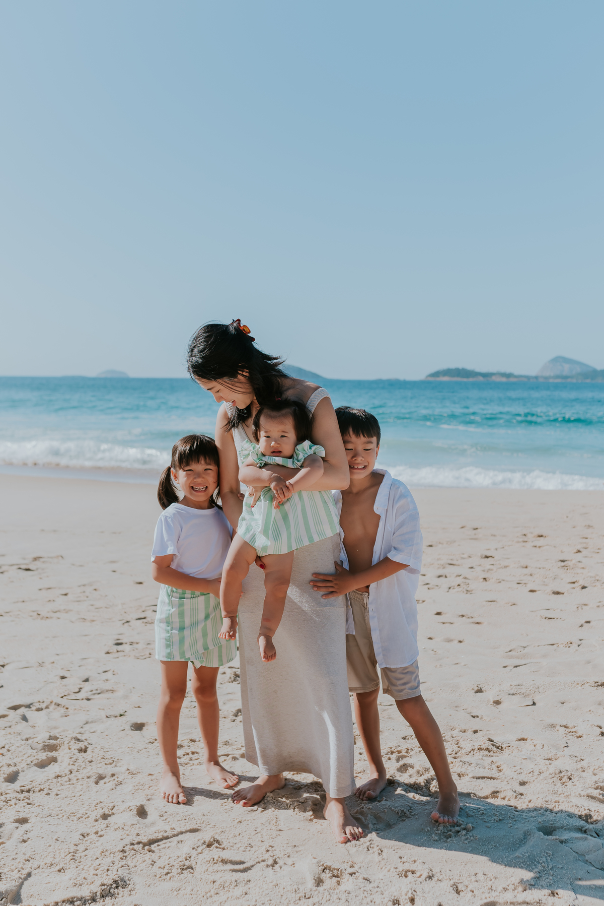 fotografia ensaio de familia externo praia Leblon Rio de Janeiro zona sul familia japonesa fotografa bruna guerson
