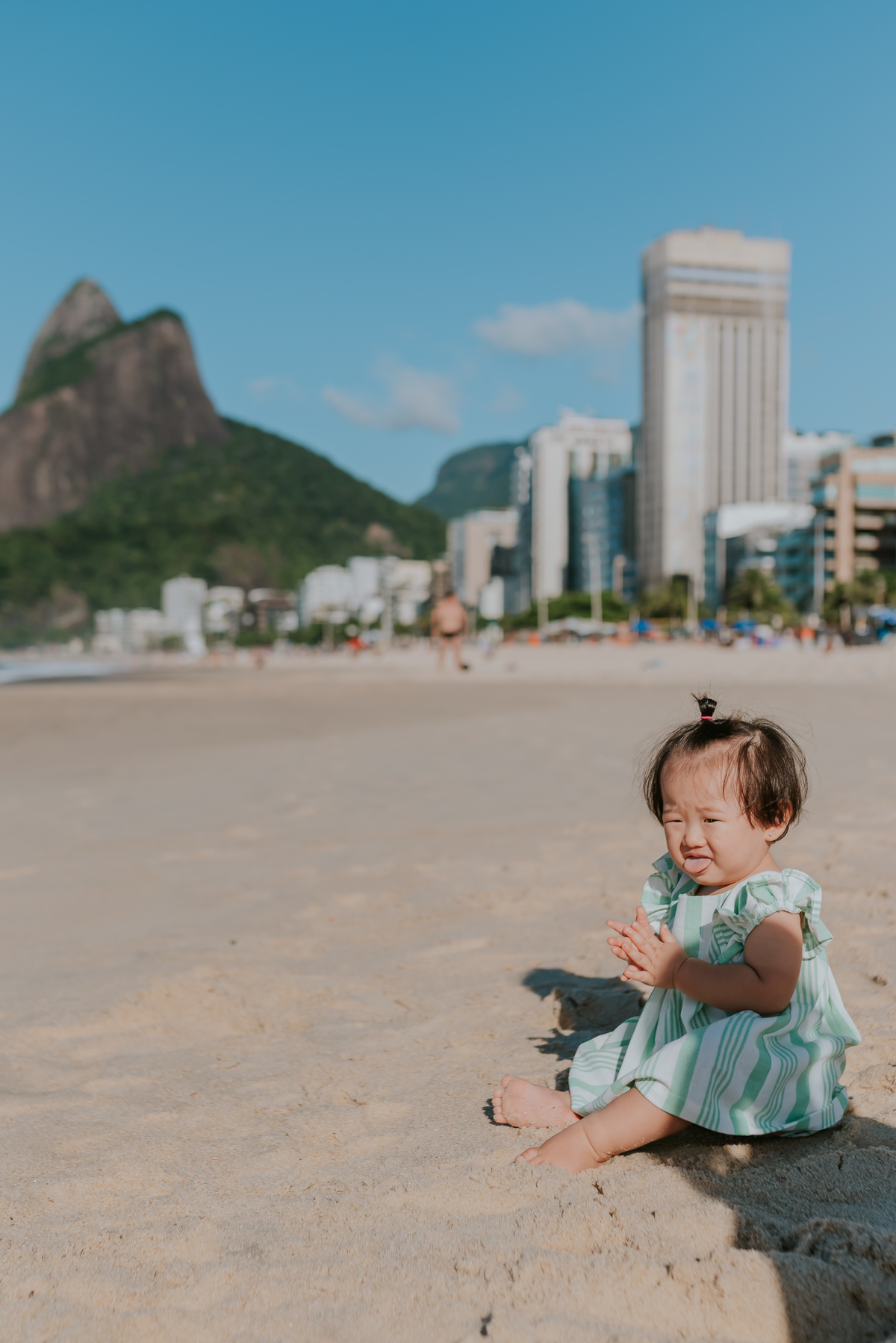 fotografia ensaio de familia externo praia Leblon Rio de Janeiro zona sul familia japonesa fotografa bruna guerson