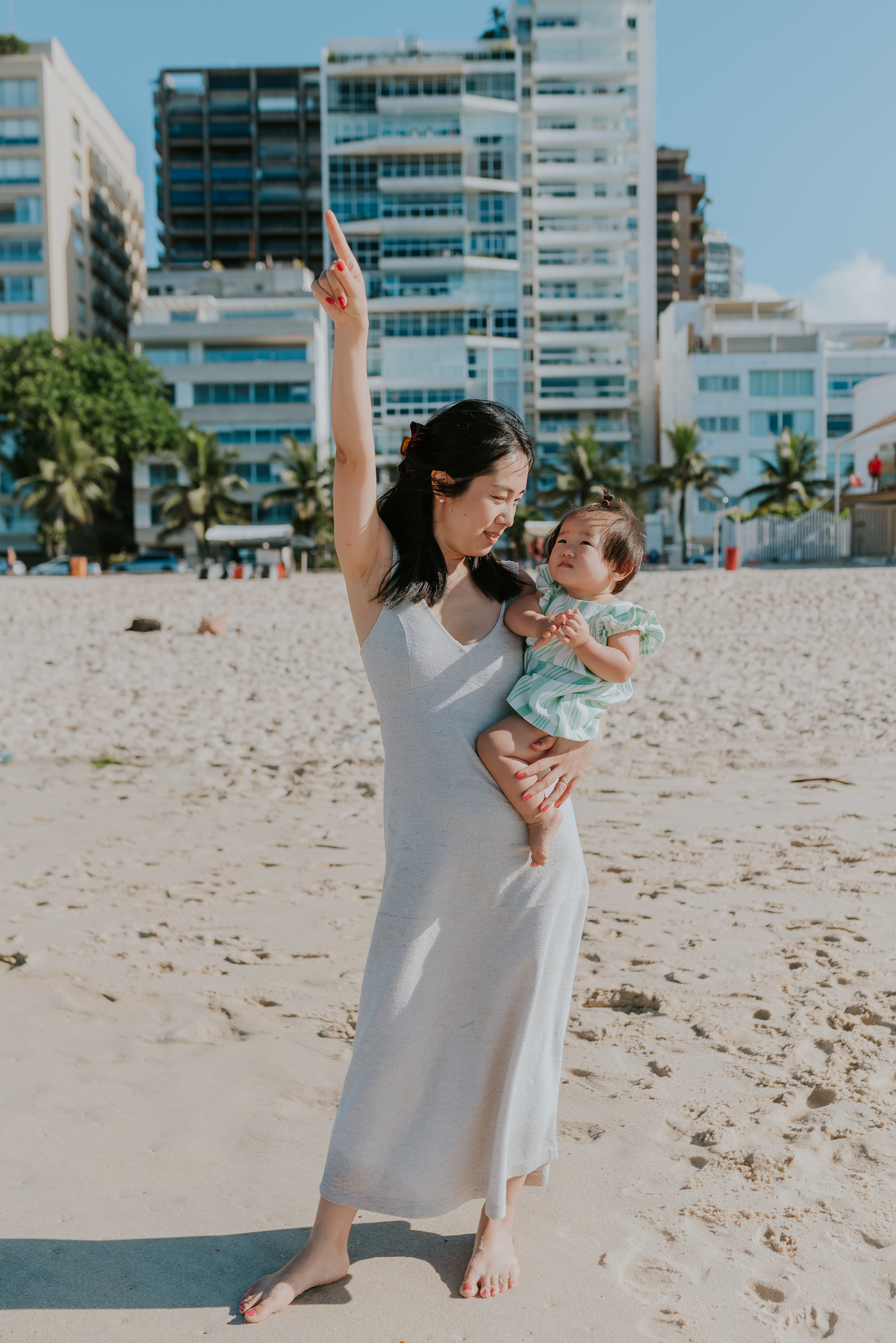 fotografia ensaio de familia externo praia Leblon Rio de Janeiro zona sul familia japonesa fotografa bruna guerson