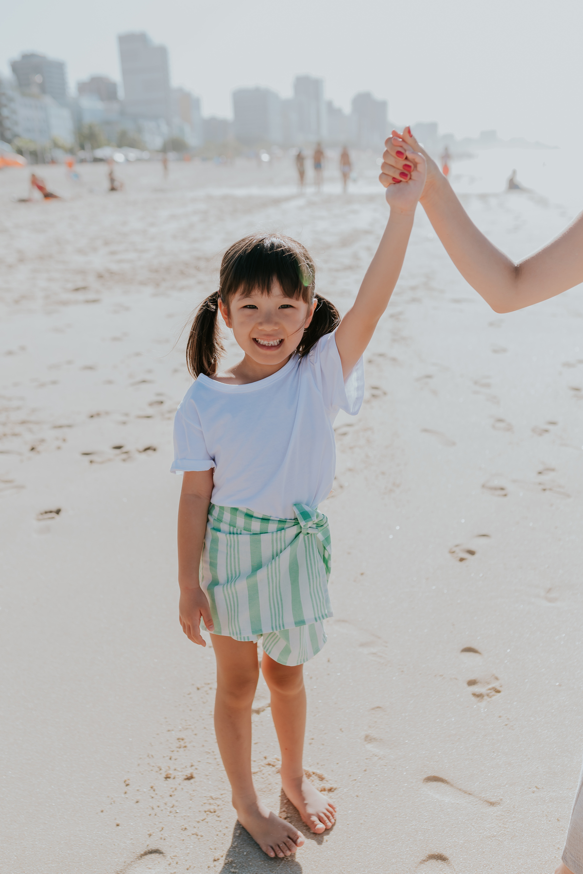 fotografia ensaio de familia externo praia Leblon Rio de Janeiro zona sul familia japonesa fotografa bruna guerson