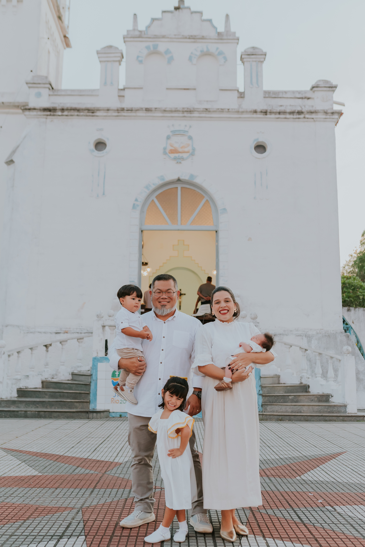 fotografia batizado batismo igreja sagrada família morro do ouro ilha do governador ribeira Rio de Janeiro fotografa familia Pedro mitsuo 