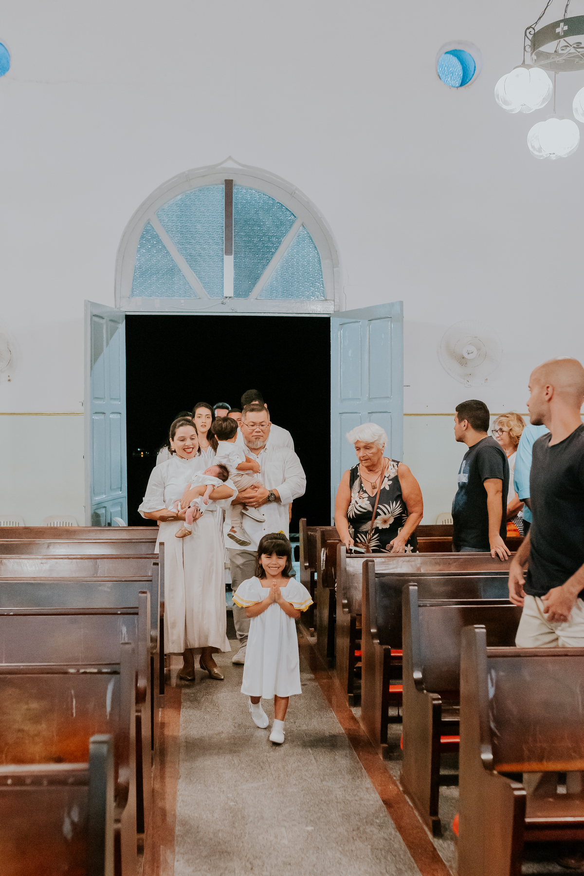 fotografia batizado batismo igreja sagrada família morro do ouro ilha do governador ribeira Rio de Janeiro fotografa familia Pedro mitsuo 
