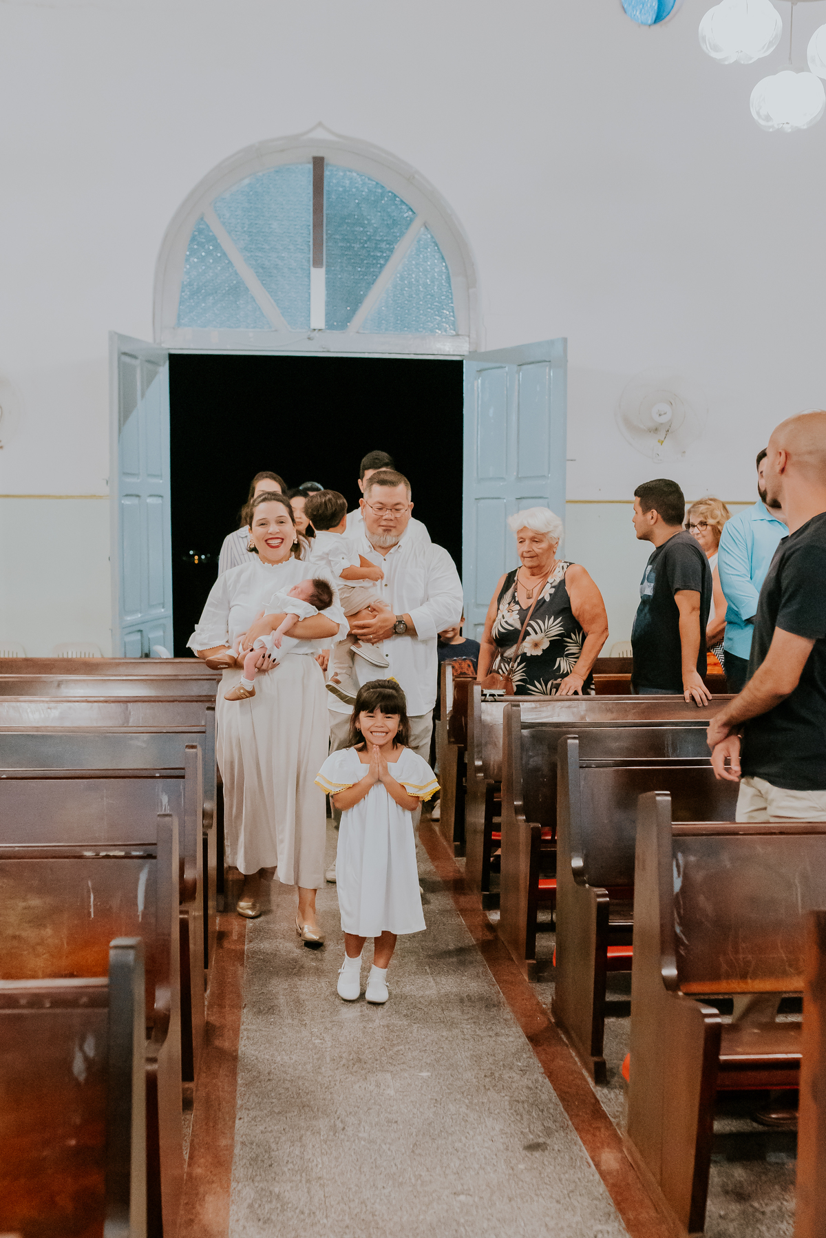 fotografia batizado batismo igreja sagrada família morro do ouro ilha do governador ribeira Rio de Janeiro fotografa familia Pedro mitsuo 