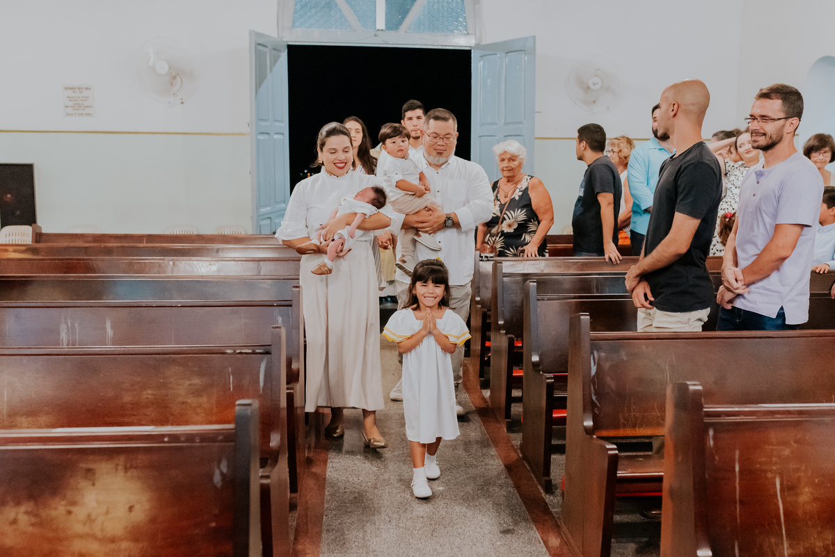 fotografia batizado batismo igreja sagrada família morro do ouro ilha do governador ribeira Rio de Janeiro fotografa familia Pedro mitsuo 