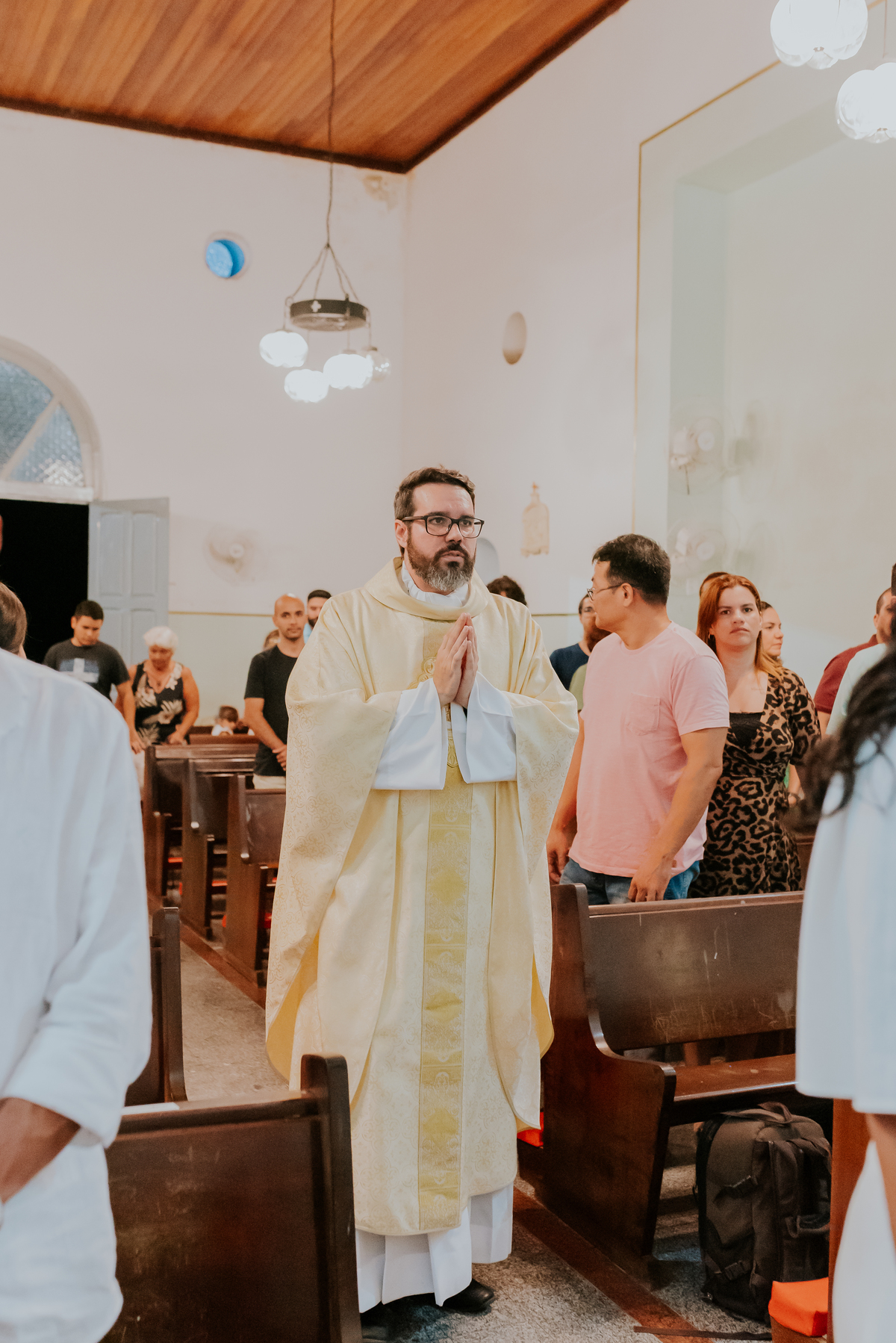 fotografia batizado batismo igreja sagrada família morro do ouro ilha do governador ribeira Rio de Janeiro fotografa familia Pedro mitsuo 