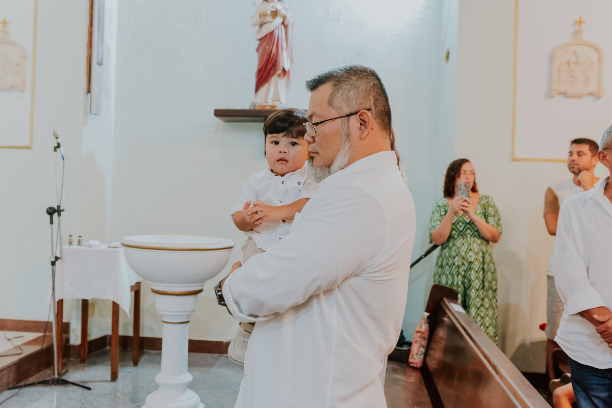 fotografia batizado batismo igreja sagrada família morro do ouro ilha do governador ribeira Rio de Janeiro fotografa familia Pedro mitsuo 