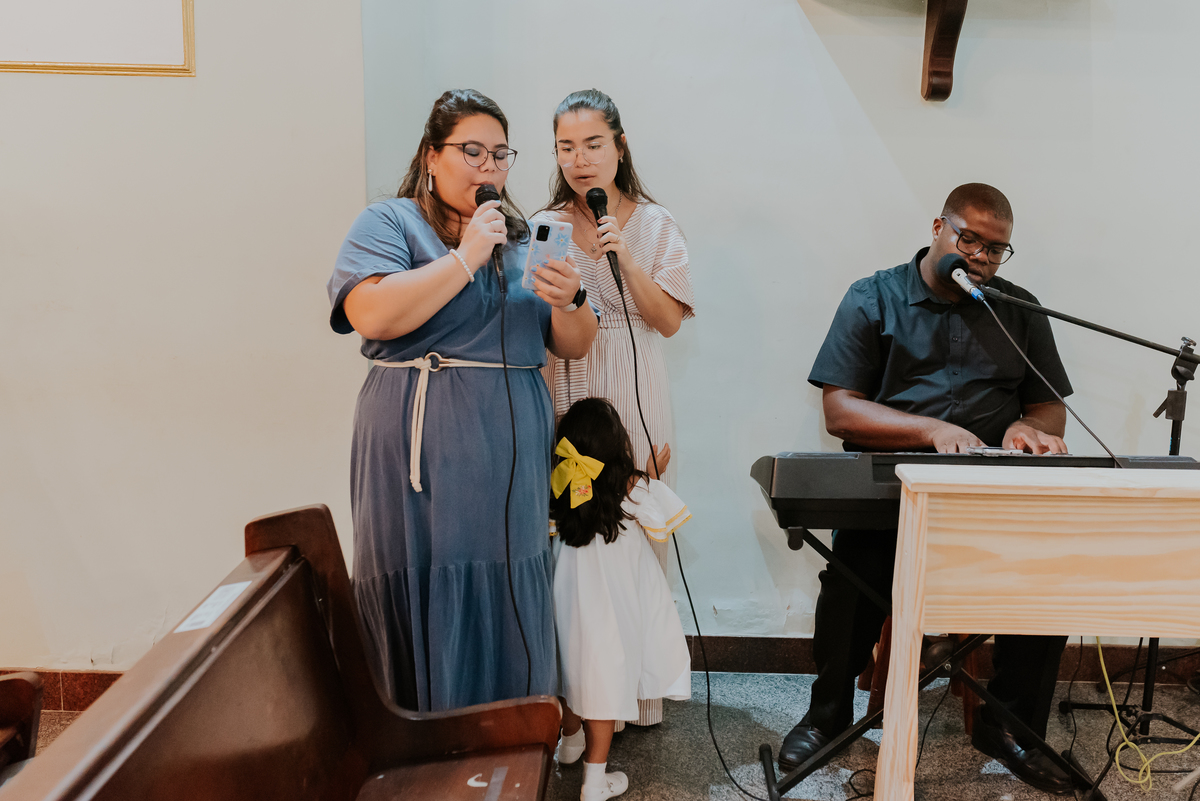 fotografia batizado batismo igreja sagrada família morro do ouro ilha do governador ribeira Rio de Janeiro fotografa familia Pedro mitsuo 