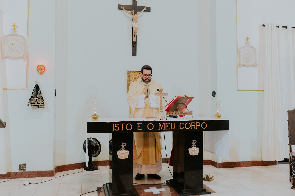 fotografia batizado batismo igreja sagrada família morro do ouro ilha do governador ribeira Rio de Janeiro fotografa familia Pedro mitsuo 
