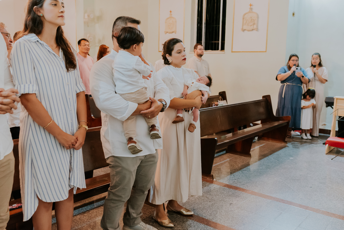 fotografia batizado batismo igreja sagrada família morro do ouro ilha do governador ribeira Rio de Janeiro fotografa familia Pedro mitsuo 