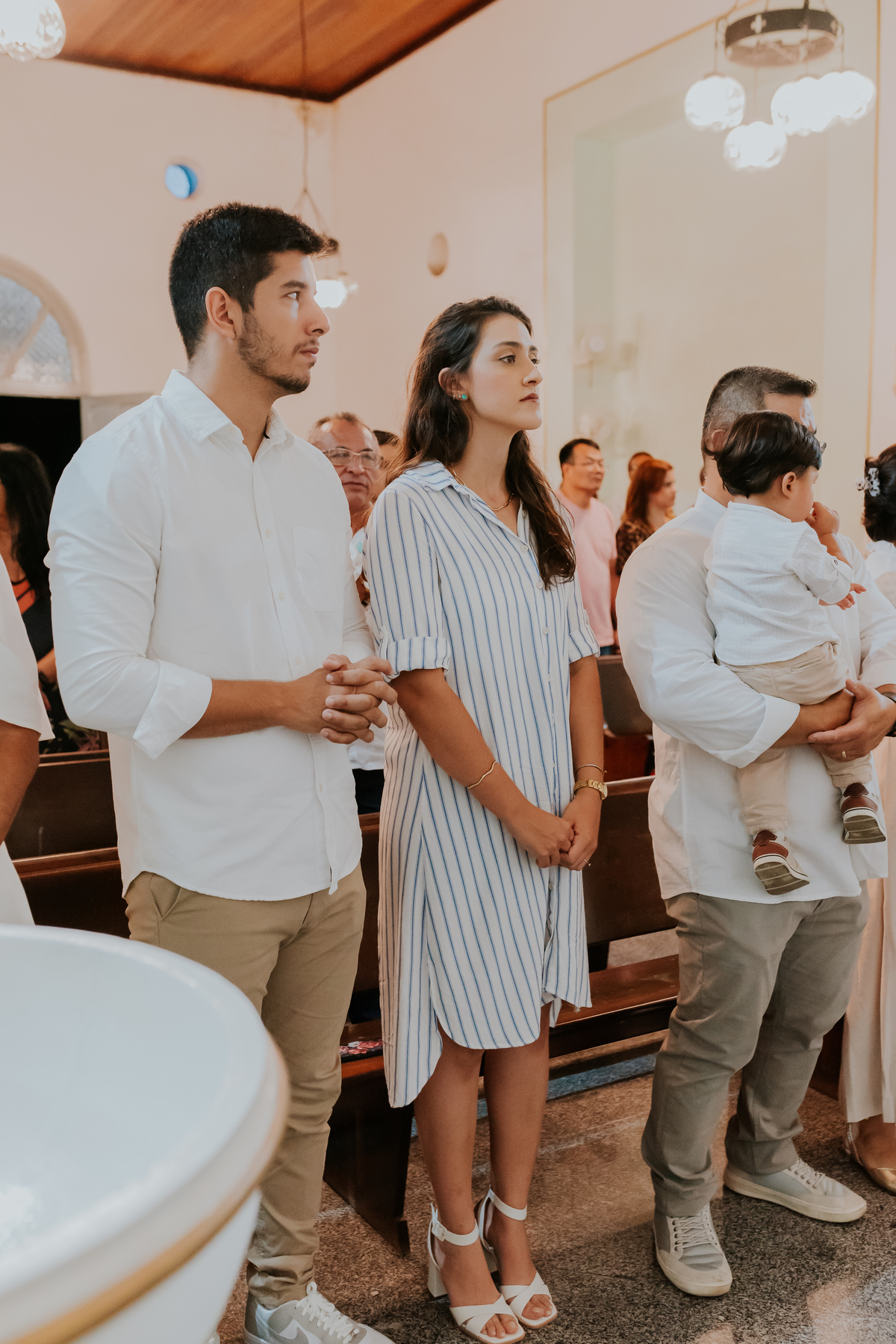 fotografia batizado batismo igreja sagrada família morro do ouro ilha do governador ribeira Rio de Janeiro fotografa familia Pedro mitsuo 