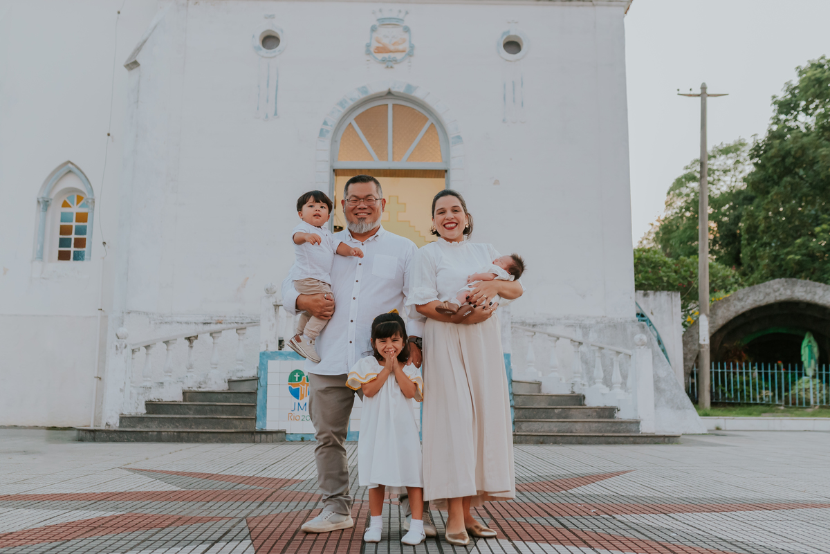 fotografia batizado batismo igreja sagrada família morro do ouro ilha do governador ribeira Rio de Janeiro fotografa familia Pedro mitsuo 