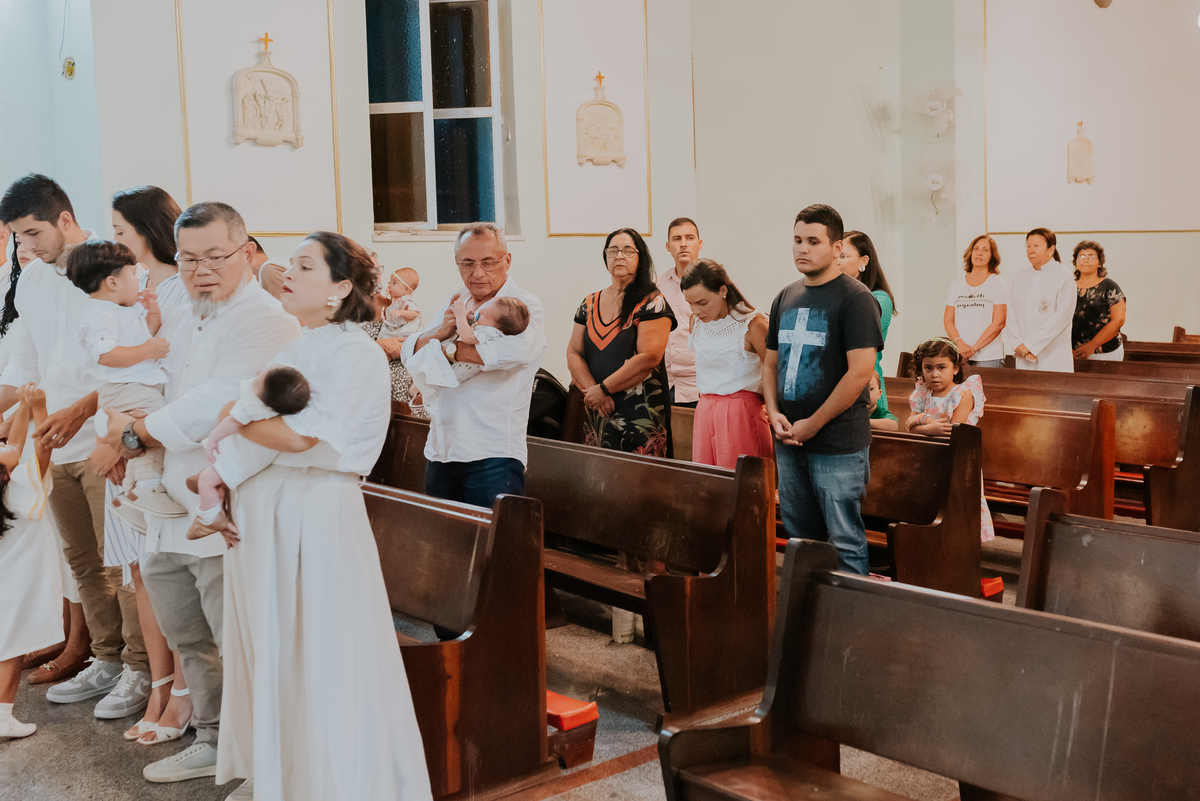 fotografia batizado batismo igreja sagrada família morro do ouro ilha do governador ribeira Rio de Janeiro fotografa familia Pedro mitsuo 