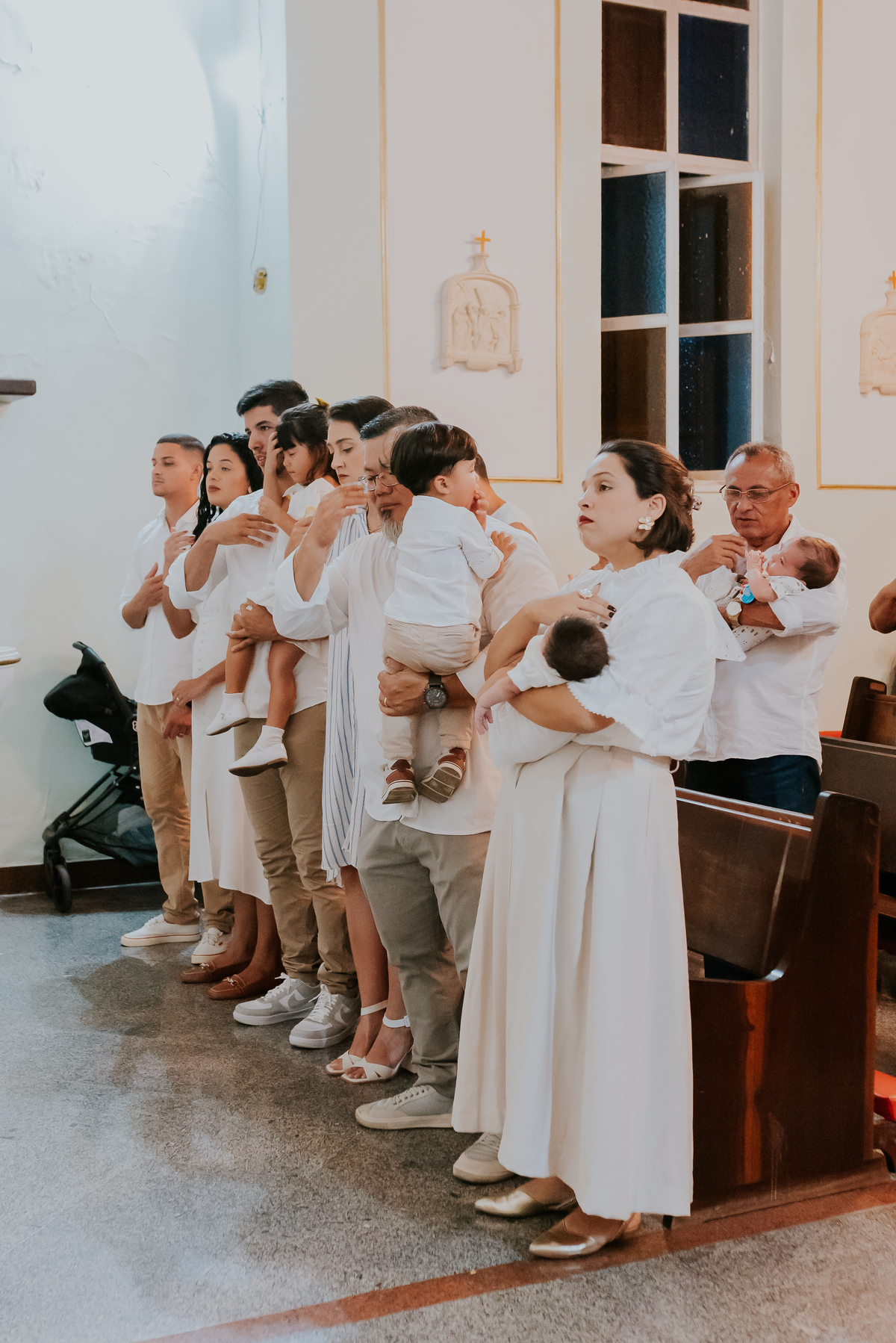 fotografia batizado batismo igreja sagrada família morro do ouro ilha do governador ribeira Rio de Janeiro fotografa familia Pedro mitsuo 