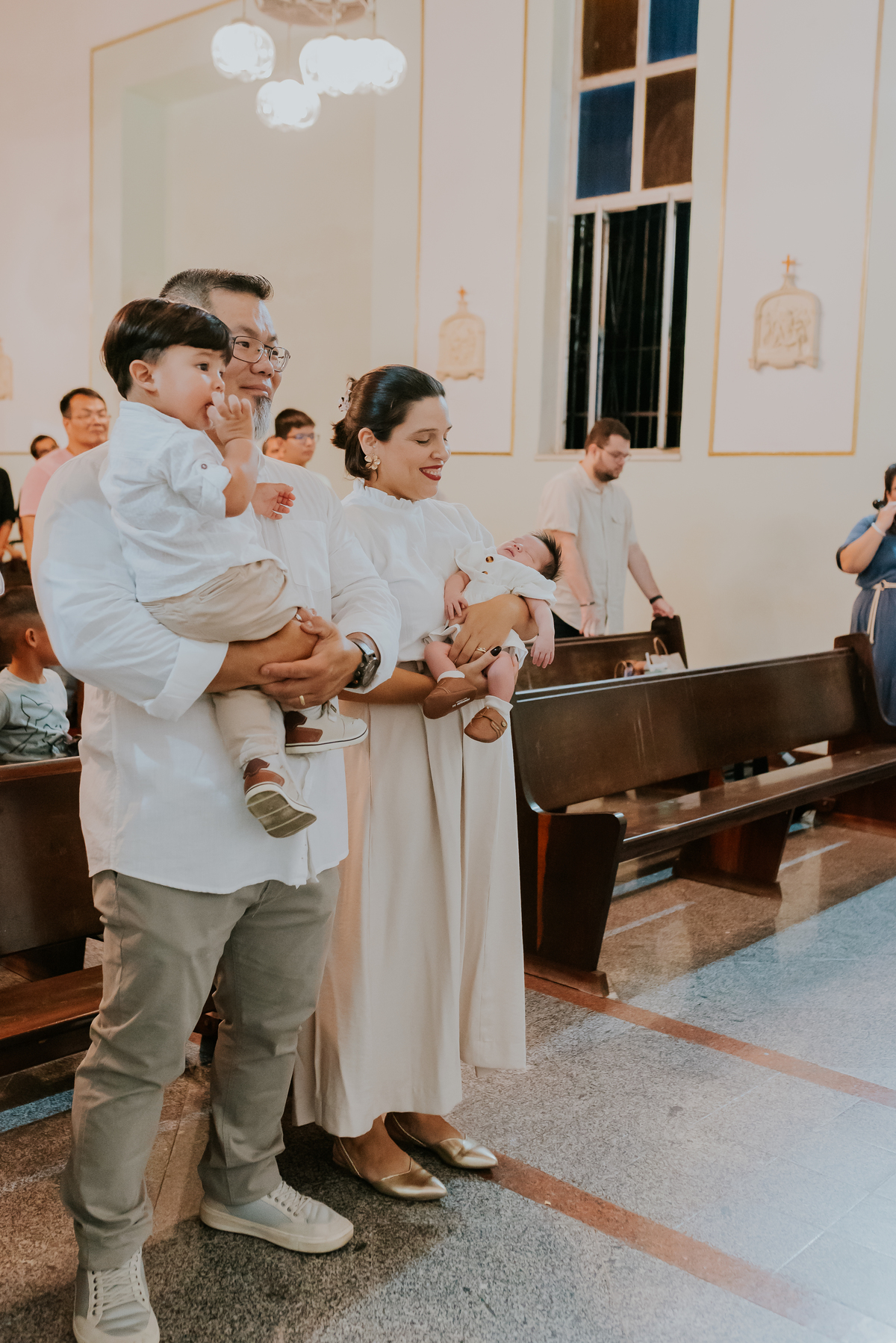 fotografia batizado batismo igreja sagrada família morro do ouro ilha do governador ribeira Rio de Janeiro fotografa familia Pedro mitsuo 