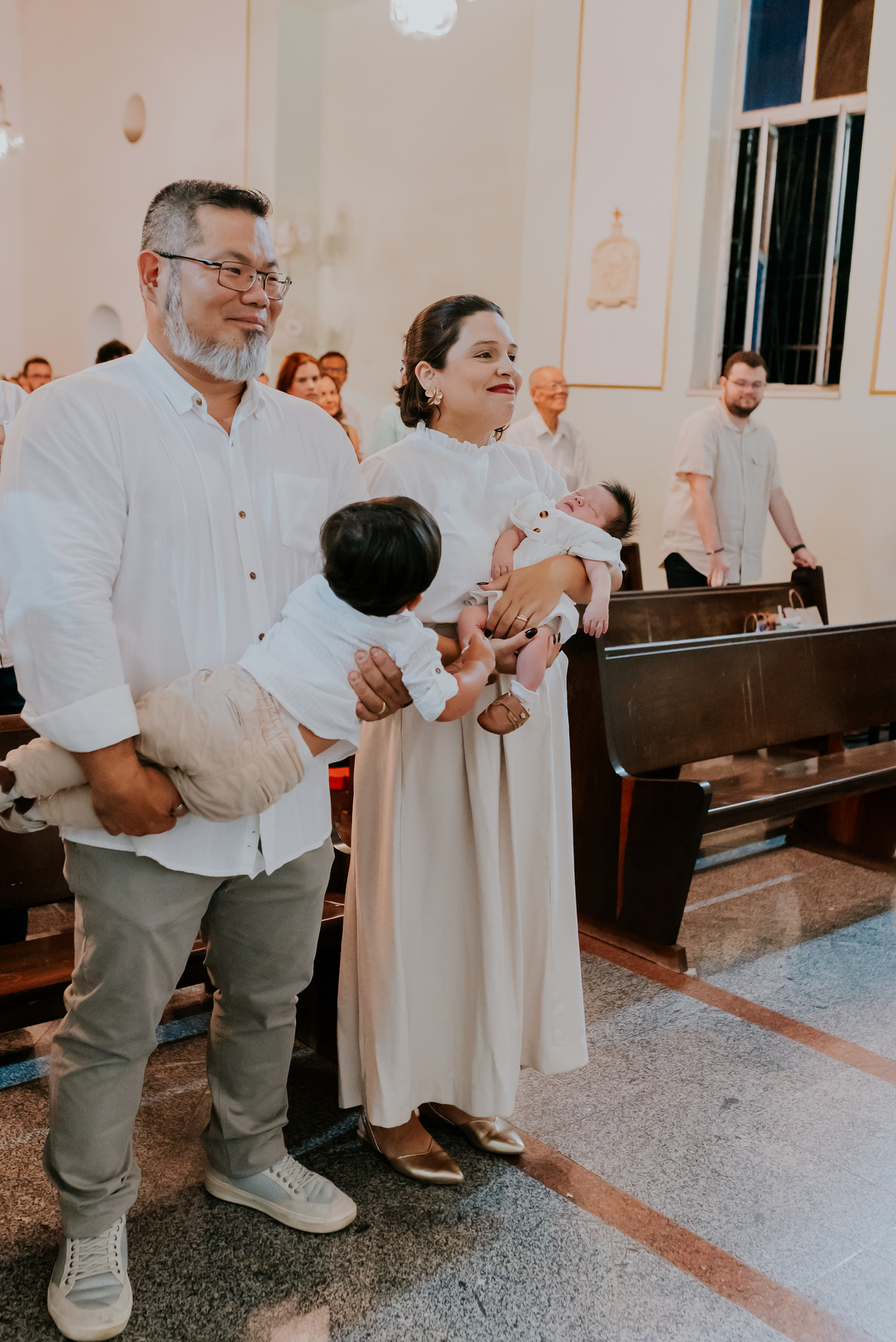 fotografia batizado batismo igreja sagrada família morro do ouro ilha do governador ribeira Rio de Janeiro fotografa familia Pedro mitsuo 