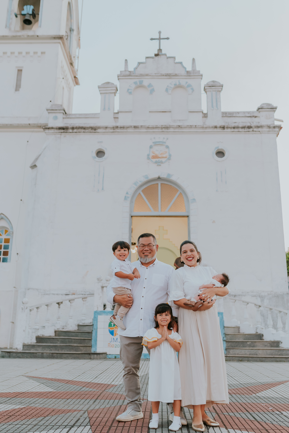 fotografia batizado batismo igreja sagrada família morro do ouro ilha do governador ribeira Rio de Janeiro fotografa familia Pedro mitsuo 