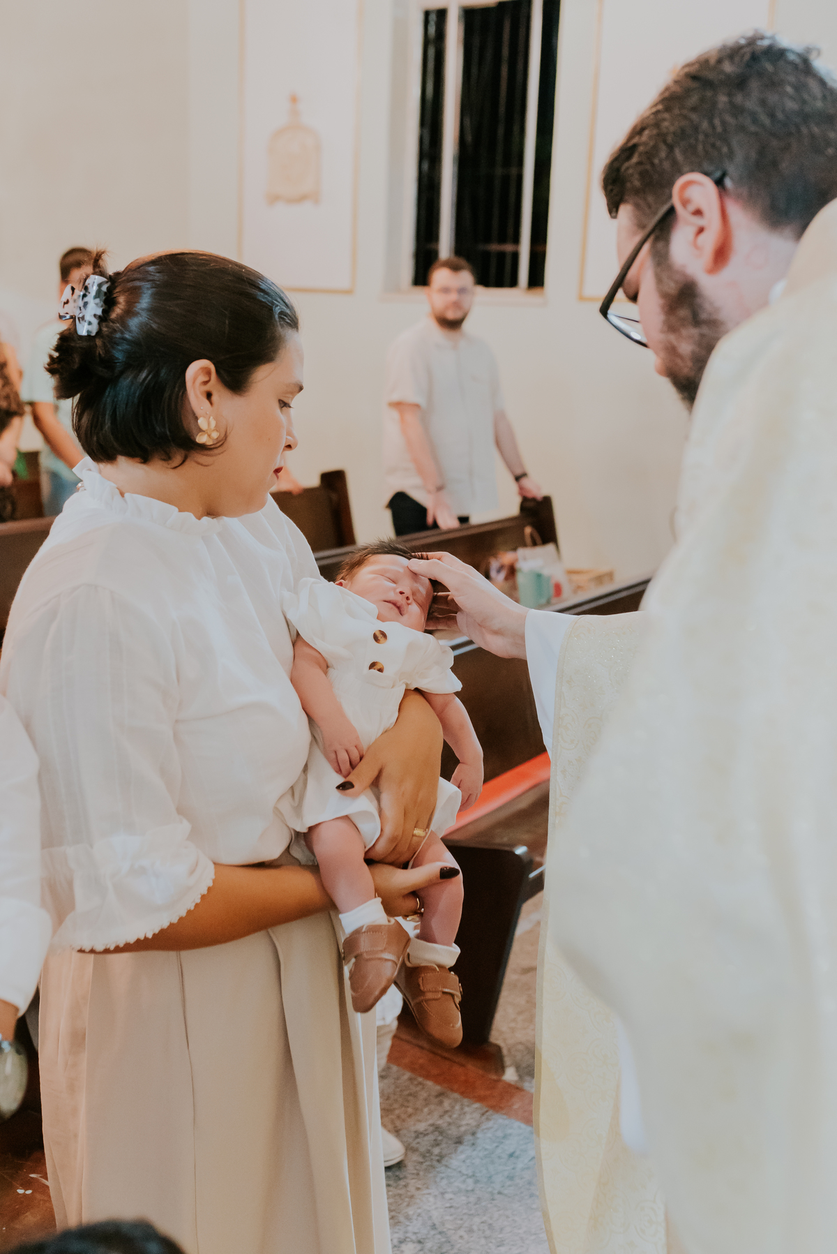 fotografia batizado batismo igreja sagrada família morro do ouro ilha do governador ribeira Rio de Janeiro fotografa familia Pedro mitsuo 