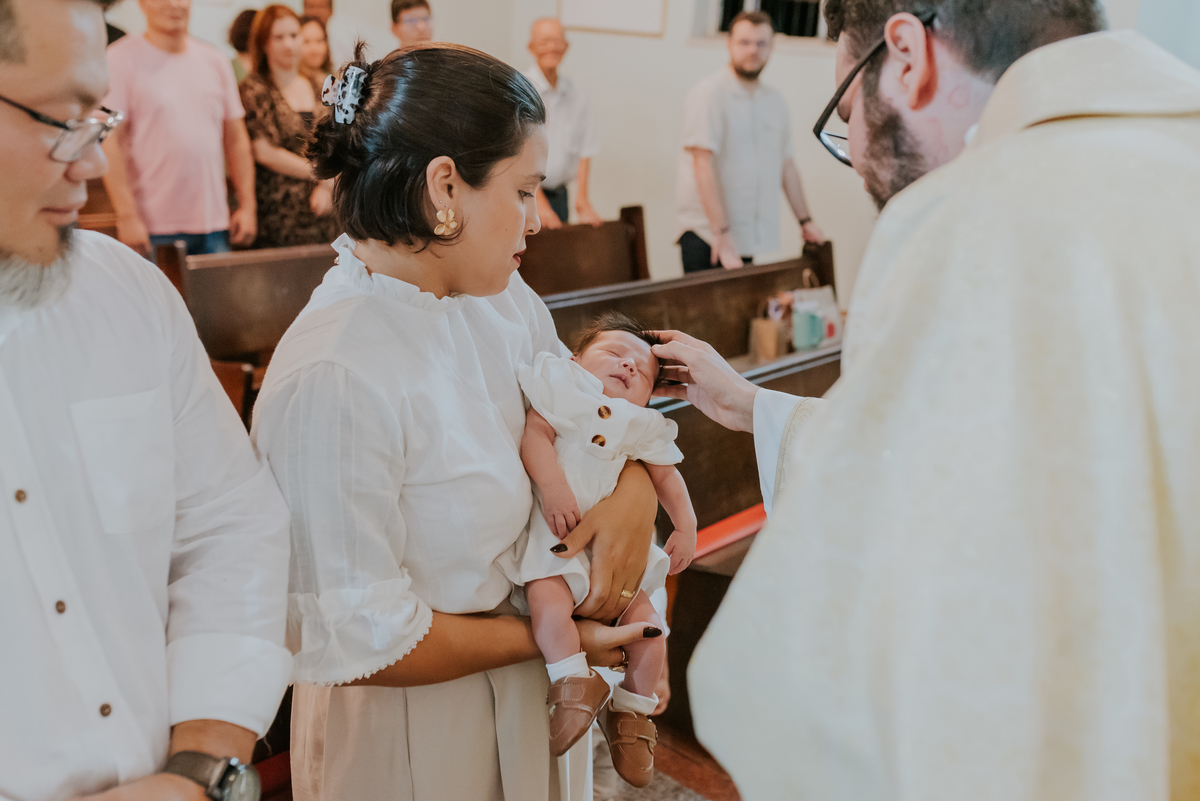 fotografia batizado batismo igreja sagrada família morro do ouro ilha do governador ribeira Rio de Janeiro fotografa familia Pedro mitsuo 
