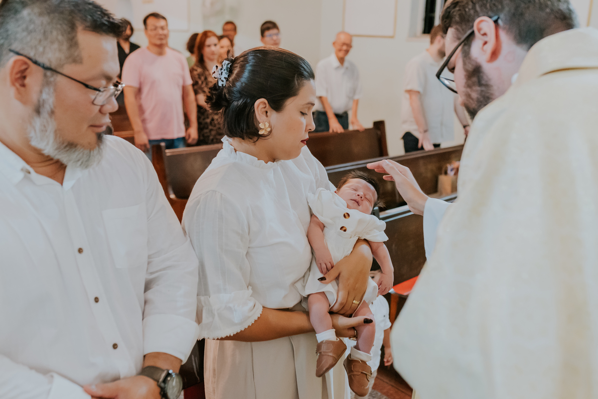 fotografia batizado batismo igreja sagrada família morro do ouro ilha do governador ribeira Rio de Janeiro fotografa familia Pedro mitsuo 