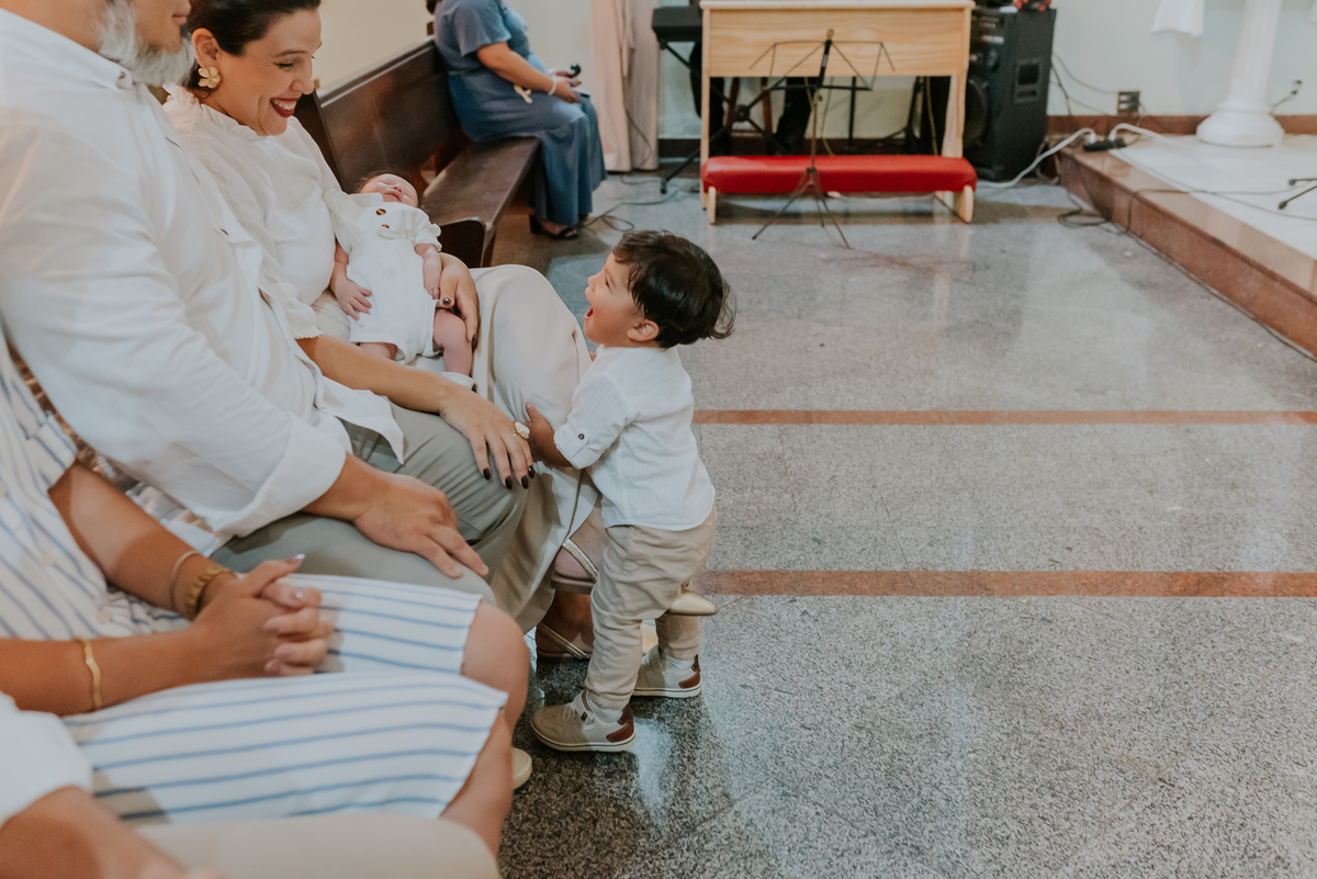 fotografia batizado batismo igreja sagrada família morro do ouro ilha do governador ribeira Rio de Janeiro fotografa familia Pedro mitsuo 