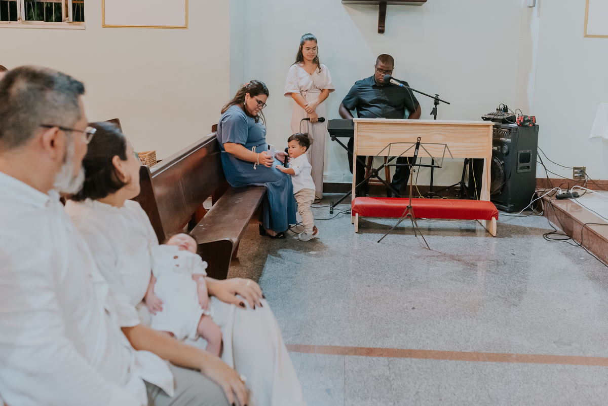fotografia batizado batismo igreja sagrada família morro do ouro ilha do governador ribeira Rio de Janeiro fotografa familia Pedro mitsuo 