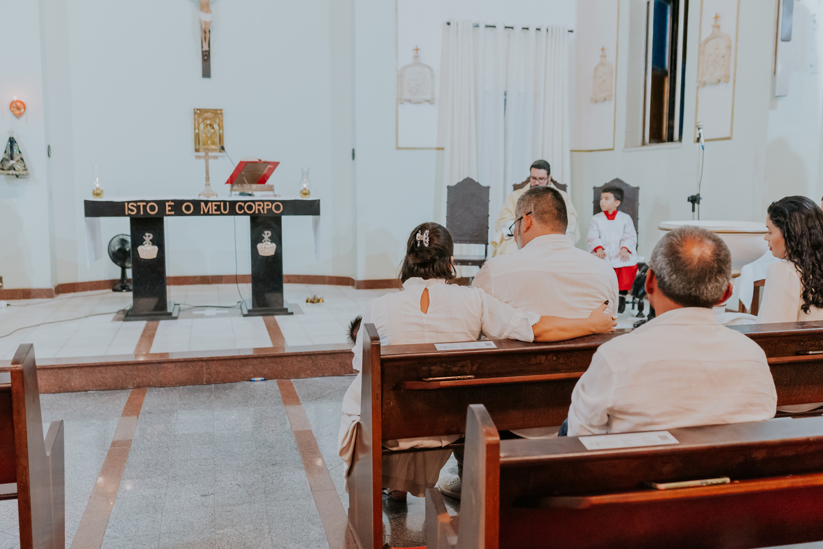 fotografia batizado batismo igreja sagrada família morro do ouro ilha do governador ribeira Rio de Janeiro fotografa familia Pedro mitsuo 