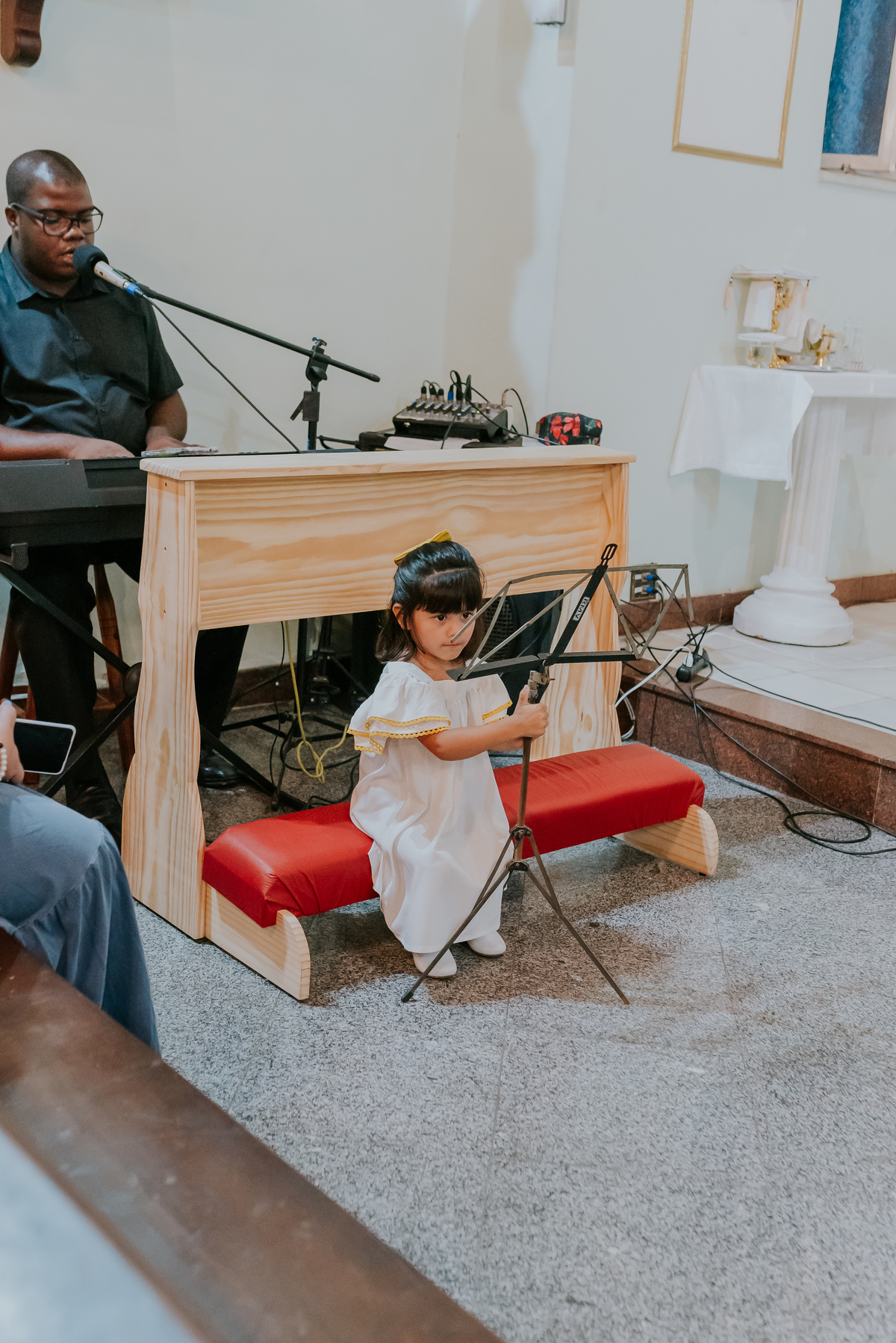 fotografia batizado batismo igreja sagrada família morro do ouro ilha do governador ribeira Rio de Janeiro fotografa familia Pedro mitsuo 