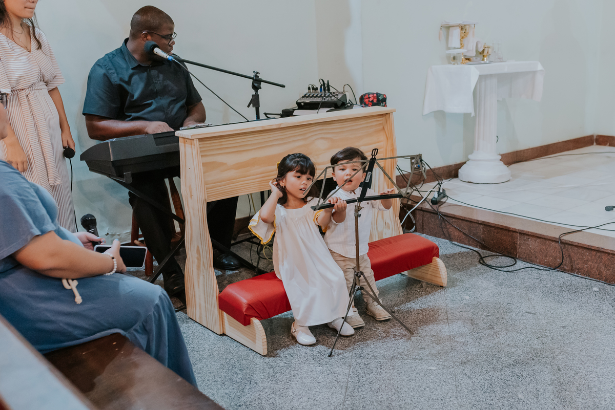 fotografia batizado batismo igreja sagrada família morro do ouro ilha do governador ribeira Rio de Janeiro fotografa familia Pedro mitsuo 